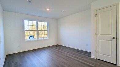 1392 Foxglove Dr in Bartlett, IL - Building Photo - Building Photo