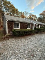 206-208-208 Higgins Crowell Rd in Yarmouth, MA - Building Photo