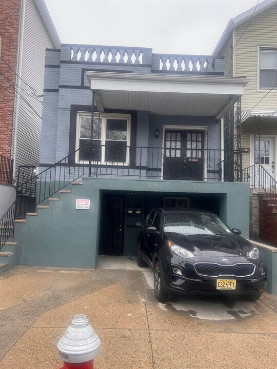 42 Greenville Ave-Unit -1 in Jersey City, NJ - Building Photo