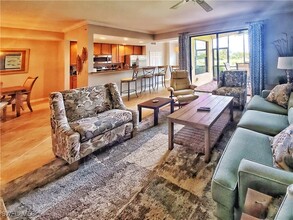 9844 Venezia Cir in Naples, FL - Foto de edificio - Building Photo
