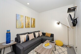 327 W 36th St. in New York, NY - Building Photo - Building Photo