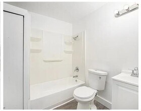 16174 Friend Ave in Maple Heights, OH - Building Photo - Building Photo