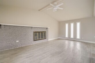 3805 W Rochelle Rd in Irving, TX - Foto de edificio - Building Photo