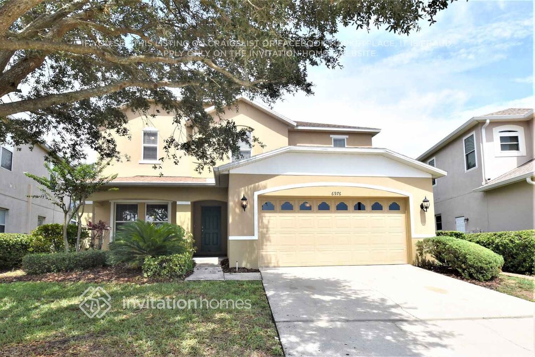 6976 Lake Eaglebrooke Dr in Lakeland, FL - Foto de edificio