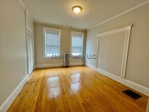 13 Farragut Ave in Somerville, MA - Building Photo - Building Photo