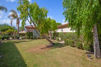 79710 Mission Dr E in La Quinta, CA - Foto de edificio - Building Photo