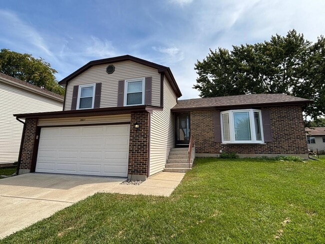 property at 2015 Williamsburg Dr