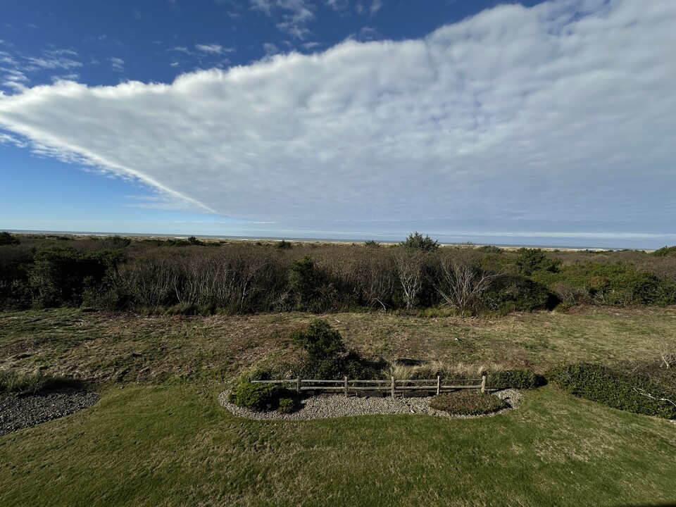 835 Ocean Shores Blvd NW in Ocean Shores, WA - Building Photo