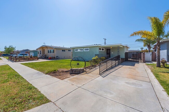 1606 248th St in Harbor City, CA - Foto de edificio - Building Photo