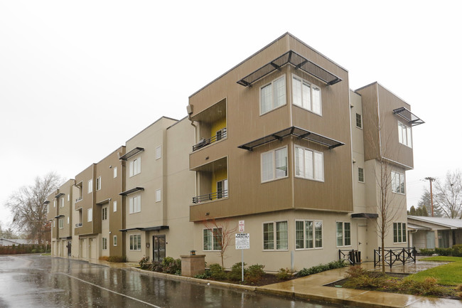 Coburg Rd Apartments in Eugene, OR - Building Photo - Building Photo