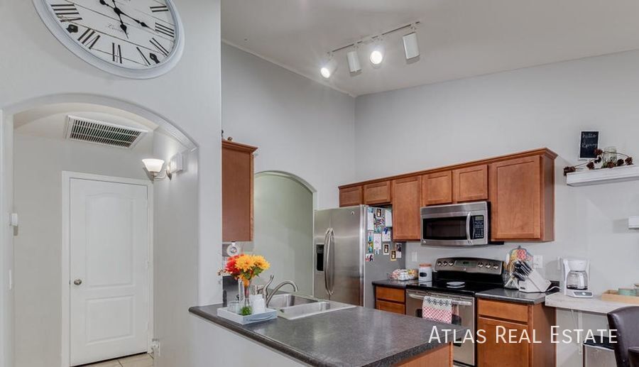 877 W Cedar Tree Dr in San Tan Valley, AZ - Building Photo
