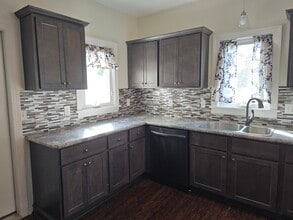 210 Van Dusen St, Unit 210 van dusen in Newark, NY - Building Photo - Building Photo
