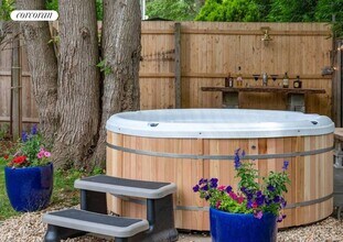 179 Redwood Rd in Sag Harbor, NY - Foto de edificio - Building Photo