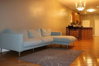 2129 W Gladys Ave in Chicago, IL - Building Photo - Building Photo