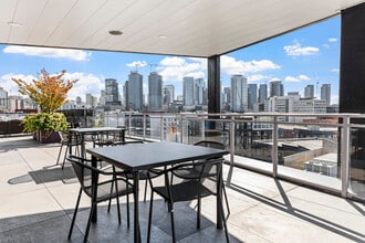 624 Yale Apartments in Seattle, WA - Foto de edificio - Building Photo