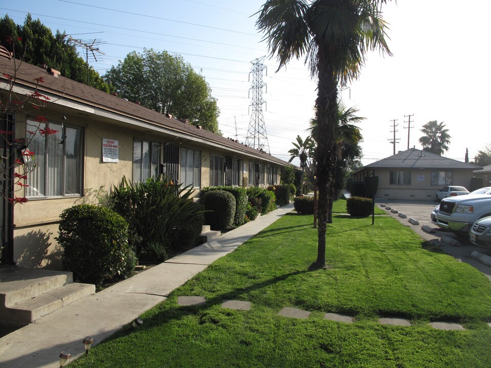 10929-1093 Calvert St in North Hollywood, CA - Building Photo