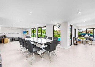 536 Hibiscus Dr in Hallandale Beach, FL - Building Photo - Building Photo