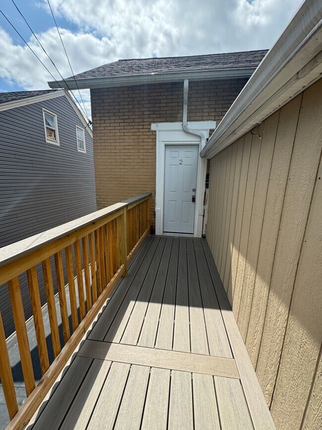 725 Front St-Unit -Unit 2 in Catasauqua, PA - Building Photo - Building Photo