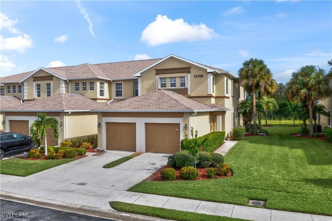 14782 Calusa Palms Dr in Ft. Myers, FL - Building Photo