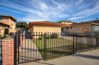 11880 Eucalyptus Ave in Hawthorne, CA - Building Photo - Building Photo