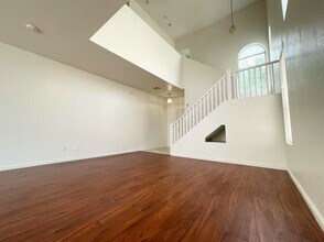 5936 Wood Petal St in Las Vegas, NV - Foto de edificio - Building Photo