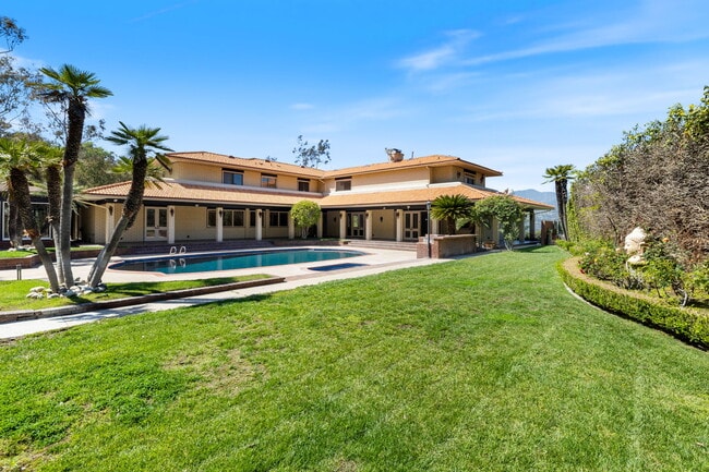 540 Haverstock Rd in La Cañada Flintridge, CA - Building Photo - Building Photo