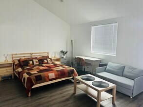 6271 Saloma Ave in Los Angeles, CA - Building Photo - Building Photo