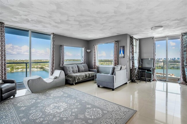 1301 NE Miami Gardens Dr in Miami, FL - Building Photo - Building Photo