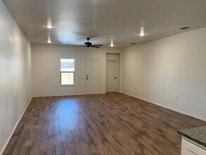 5542 Kemper St in Lubbock, TX - Building Photo - Building Photo