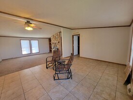 500 N Oakwood St in Oakwood, IL - Building Photo