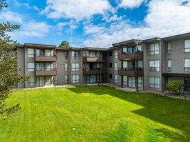 Easthill Apartments in Kent, WA - Building Photo