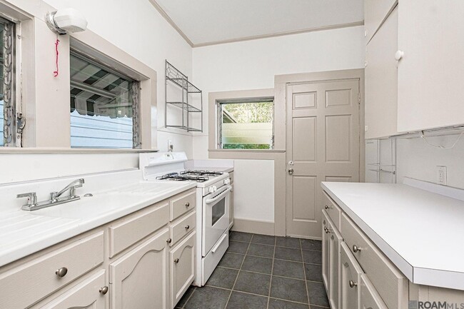2161 Oleander St in Baton Rouge, LA - Building Photo - Building Photo