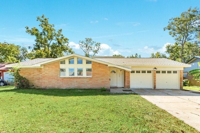 124 Sage St in Lake Jackson, TX - Building Photo - Building Photo