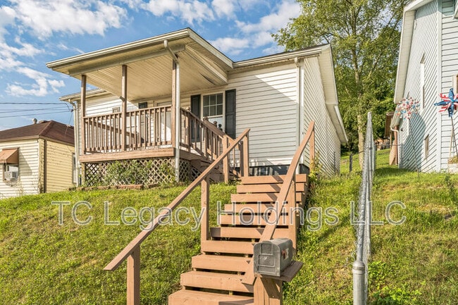 415 Simpson Ave in Clarksburg, WV - Building Photo - Building Photo