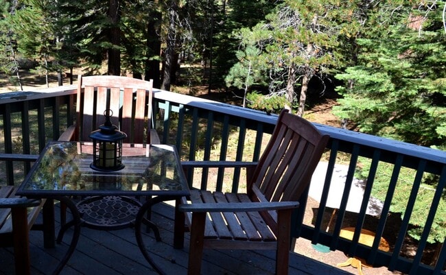957 Tata Ln in South Lake Tahoe, CA - Building Photo - Building Photo