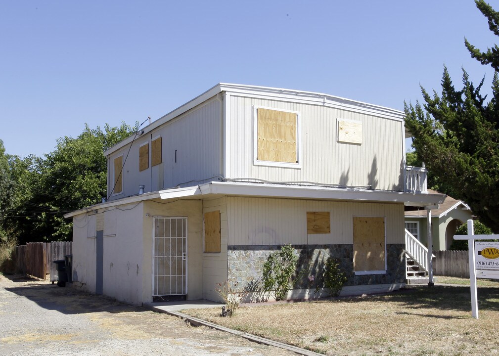 1117 El Monte Ave in Sacramento, CA - Building Photo