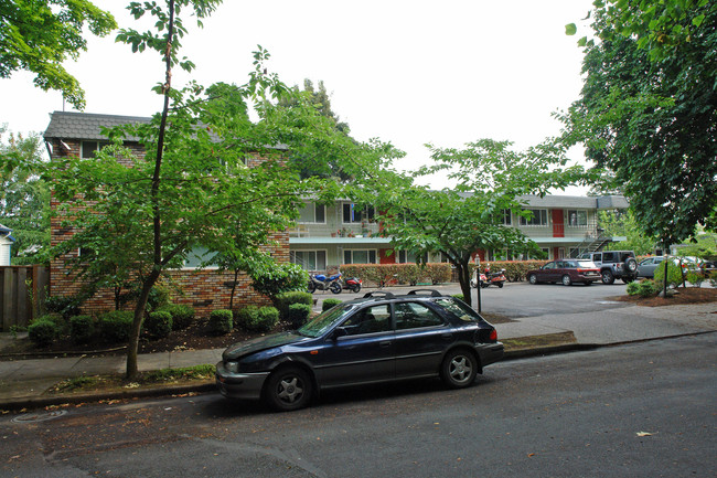 2929-2951 SE Taylor St in Portland, OR - Foto de edificio - Building Photo