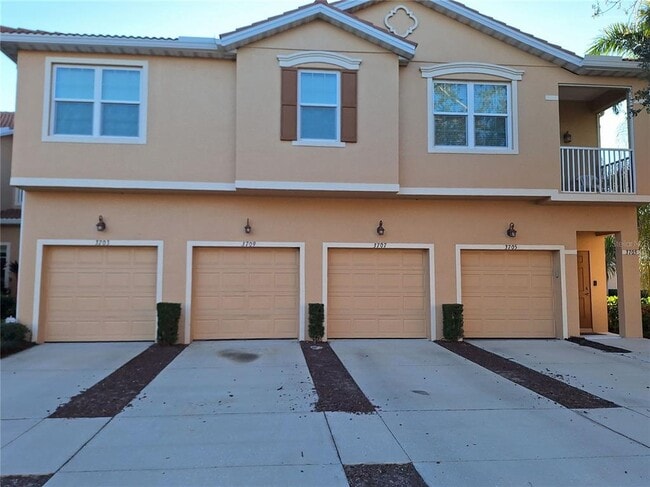 property at 3709 Parkridge Cir