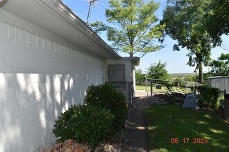 401 Rhineland Rd in Benbrook, TX - Building Photo - Building Photo