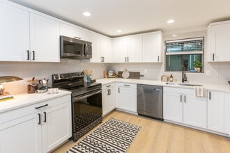 Quays at Encanto in Phoenix, AZ - Building Photo - Building Photo