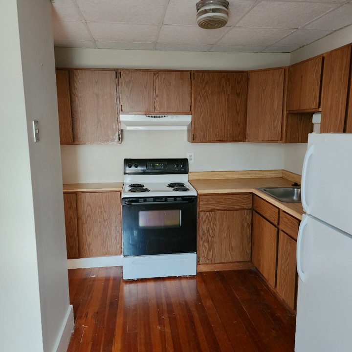 104 Apsley St in Hudson, MA - Building Photo