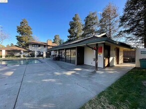 2416 Shadow Ln in Antioch, CA - Building Photo - Building Photo