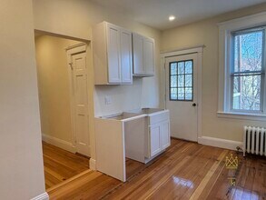 36 Addington Rd, Unit 3 in Brookline, MA - Building Photo - Building Photo