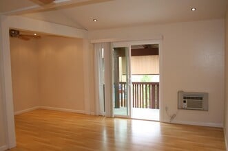 1030 W MacArthur Blvd, Unit 76 in Santa Ana, CA - Building Photo - Building Photo