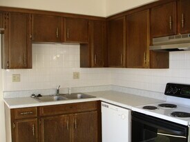 7104 N Park Ave in Gladstone, MO - Building Photo