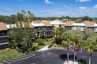 612 Bird Bay Dr W in Venice, FL - Building Photo