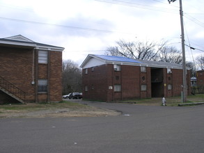 89 E McLemore Ave in Memphis, TN - Foto de edificio - Building Photo