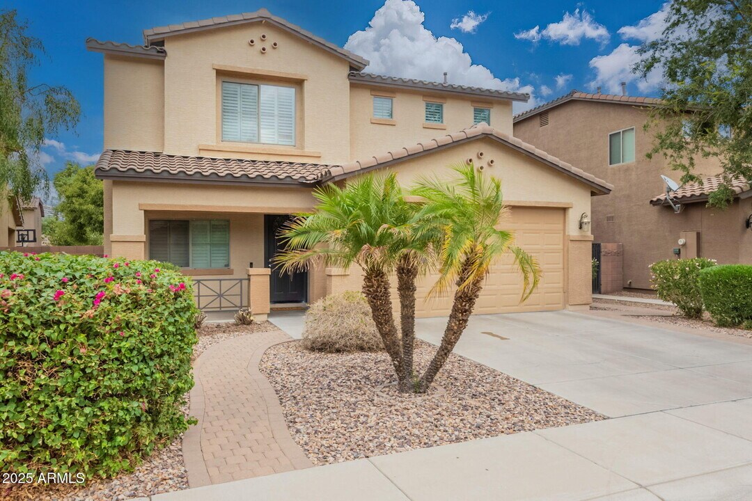 820 W Trellis Rd in San Tan Valley, AZ - Building Photo