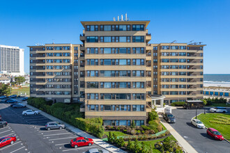 Warwick Condominiums in Atlantic City, NJ - Building Photo - Building Photo