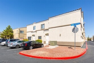 6313 Beige Bluff St in North Las Vegas, NV - Foto de edificio - Building Photo